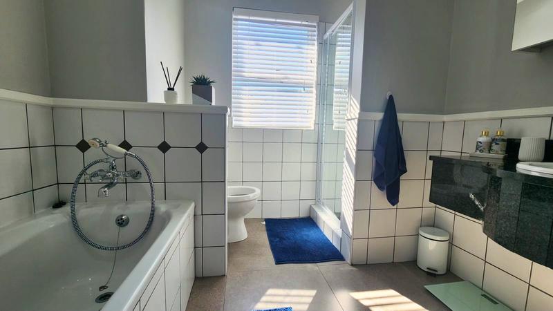 To Let 4 Bedroom Property for Rent in Pinnacle Point Golf Estate Western Cape